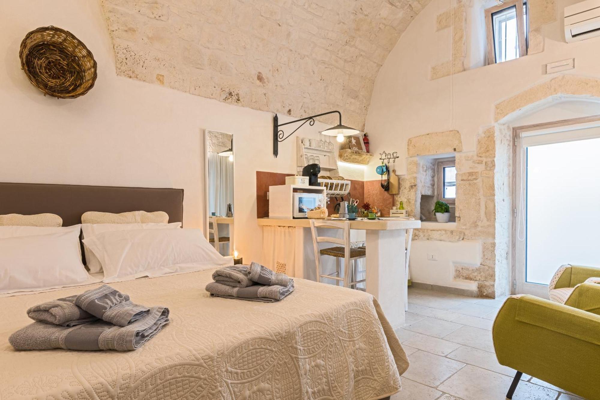 White House Flats & Studios Ostuni Room photo